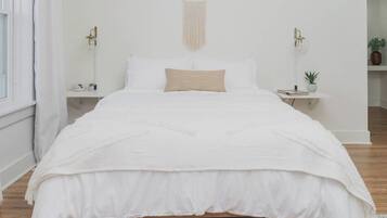 Iron/ironing board, WiFi, bed sheets