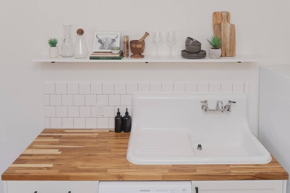 Interior - Room 3-3 Summary:<br>In (Tulsa)