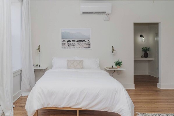 Iron/ironing board, WiFi, bed sheets - Room 3-6 Summary:<br>In (Tulsa)