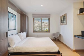 3 bedrooms, iron/ironing board, travel crib, WiFi