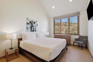 3 bedrooms, iron/ironing board, travel crib, WiFi
