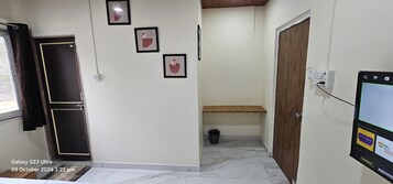 Deluxe Single Room, Balcony | Bathroom