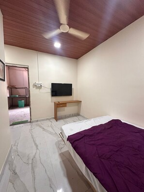 Free WiFi - Hotel fulora (Satara)
