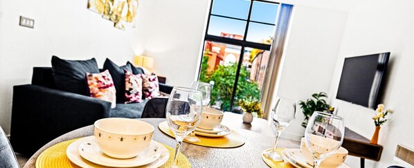 Interior - JQ 2 Bed Sleeps 6 | J.R.R STAYS B3 Birmingham (West Midlands)