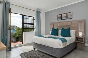 3 Schlafzimmer, Zimmersafe, Schreibtisch, Bügeleisen/Bügelbrett