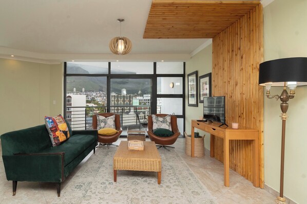 TV - Modern Apartment in Heart of CBD (Cape Town)