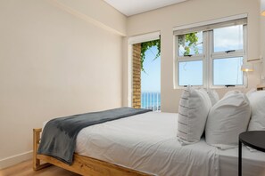 3 bedrooms, in-room safe, iron/ironing board, internet - Spacious 3-Bed Apartment - Stunning Ocean Views (Cape Town)