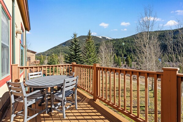 Outdoor dining - Ideally Located River RunTownhome w/ Mountain Views from Private Balcony! (Keystone)