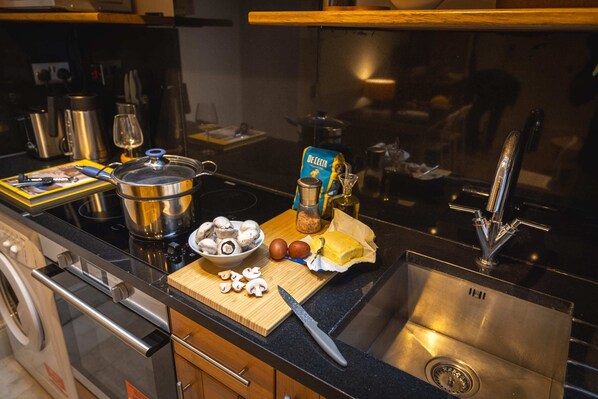 Fridge, microwave, oven, stovetop