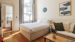 1 bedroom, iron/ironing board, WiFi, bed sheets - The Courtfield - Studio Apartment in Kensington (London)