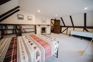 5 slaapkamers, een strijkplank/strijkijzer, reisbedje, wifi