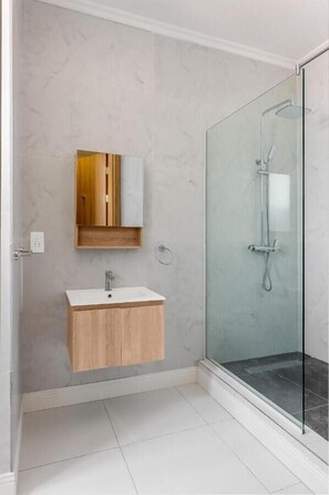 Bathroom - Four-Two Africa Lane Luxury Apartment (Lekki)