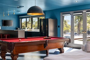 Billiards - Hot Tub Fire Pit Pool Game Room  (Manor)