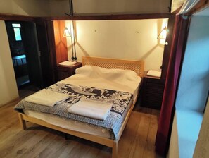2 quartos, ferros/tábuas de passar roupa, Wi-Fi, roupa de cama