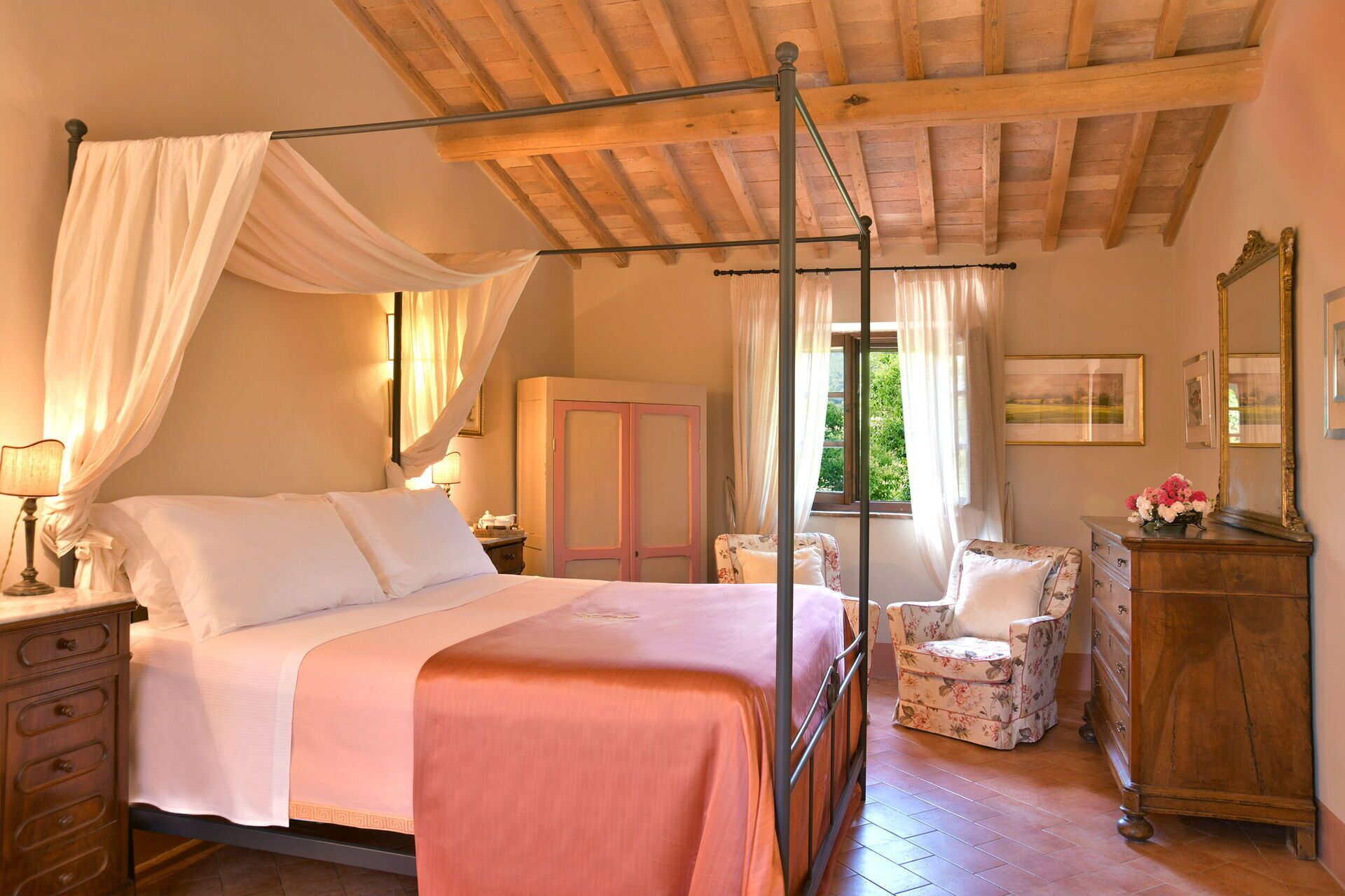 9 camere, ferro/asse da stiro, culla da viaggio, Wi-Fi gratuito