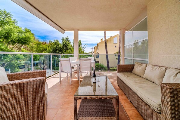 Outdoor dining - Miramar Apartment Javea Arenal, with Terrace and Shared Pool (Javea / Xàbia)