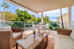 Outdoor dining - Miramar Apartment Javea Arenal, with Terrace and Shared Pool (Javea / Xàbia)