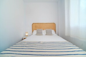 3 bedrooms, desk, iron/ironing board, travel cot - Miramar Apartment Javea Arenal, with Terrace and Shared Pool (Javea / Xàbia)