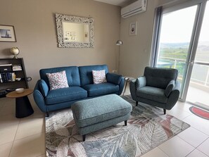 Téléviseur connecté, livres, chaîne audio