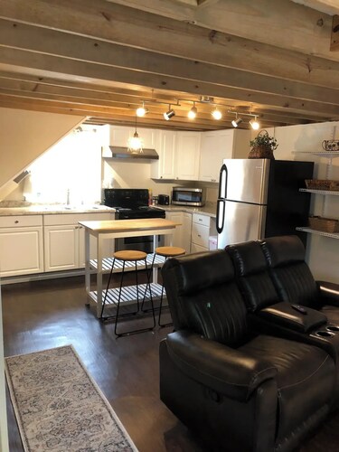 Bakers Ridge Loft
 - Near WVU Evansdale Campus, hospitals, stadium, & coliseum