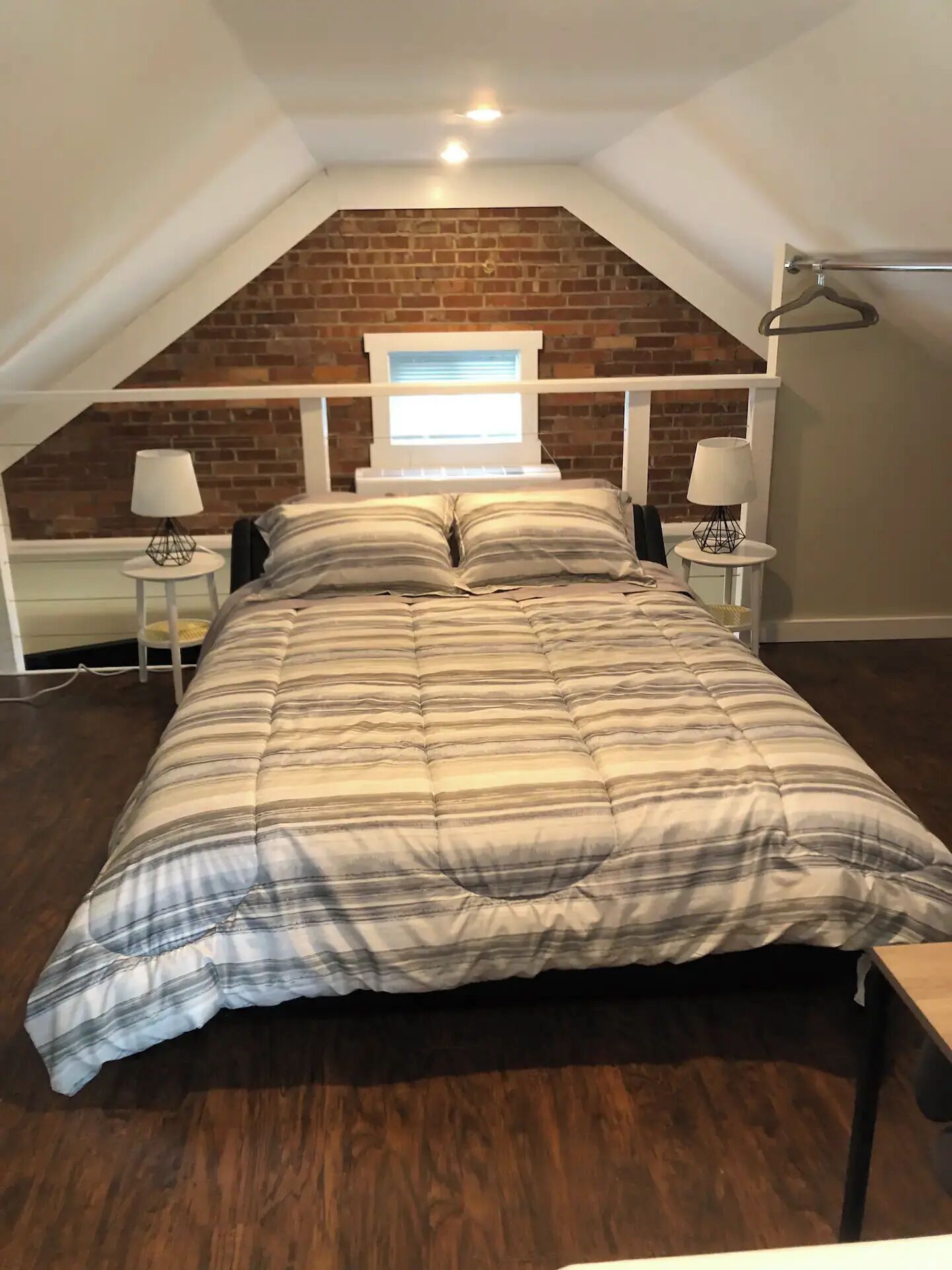 1 多间卧室、办公桌、熨斗/熨衣板、WiFi