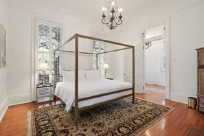 3 عدّة غرف نوم ومكواة/لوح كي وواي فاي وملاءات أسرّة