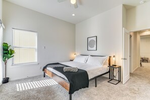 3 bedrooms, desk, iron/ironing board, travel crib