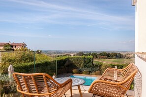 Property grounds - Villa Zefiro - Four Bedroom Villa, Sleeps 9 (Tarquinia)