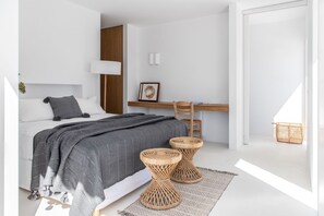 5 slaapkamers, een strijkplank/strijkijzer, internet, beddengoed