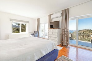 5 Schlafzimmer, Zimmersafe, Schreibtisch, Bügeleisen/Bügelbrett