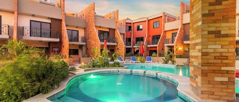 Outdoor pool, sun loungers