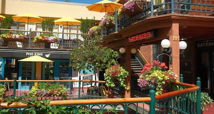 Lilac Home-Cozy home w/hot tub. Walking distance to Autzen, fine dining/shopping