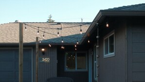 A house with a gravel driveway, a bench, and a sign with the number 3420. - Lilac Home-Cozy home w/hot tub. Walking distance to Autzen, fine dining/shopping (Eugene)