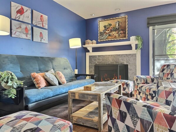 TV, fireplace