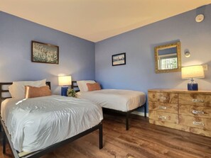 2 bedrooms, desk, free WiFi, bed sheets