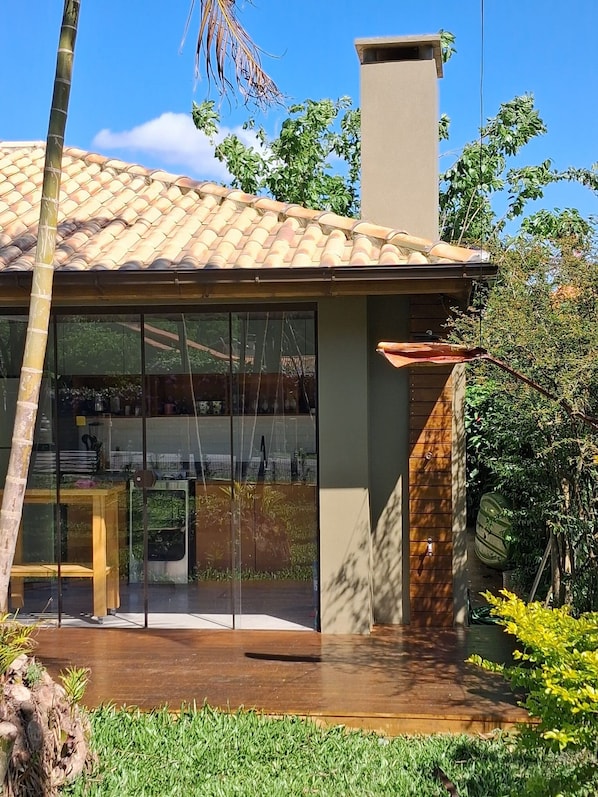 Premium House, Kitchen, Garden View | Terrace/patio