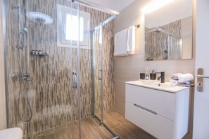 Apartment | 2 bedrooms, desk, Internet
