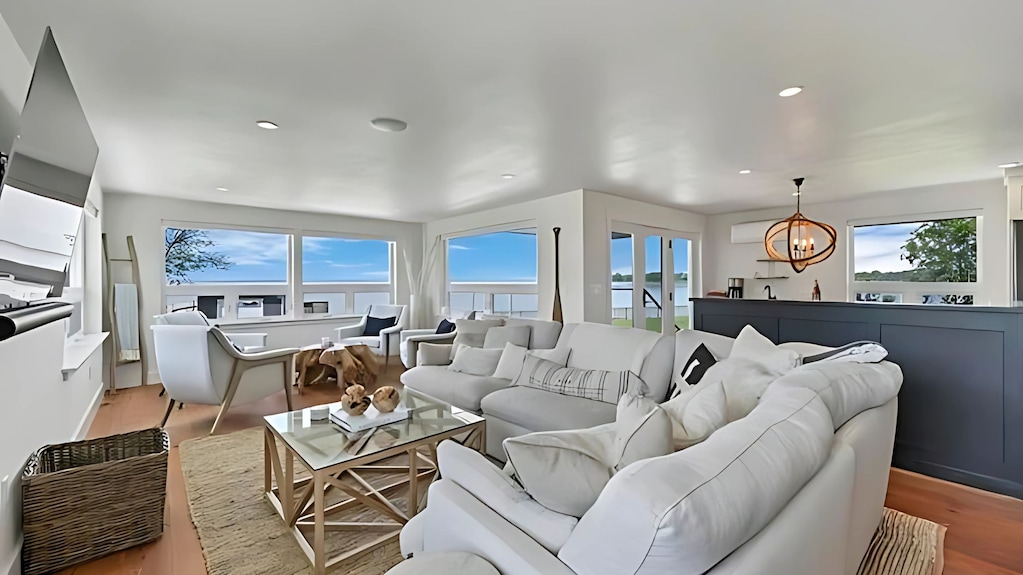 Luxury Bayfront Retreat Kayaks + Lambeau Nearby - Lambeau Field - Green Bay