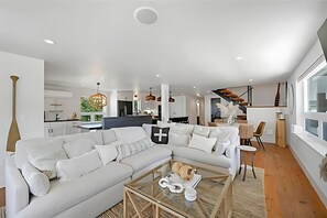 Smart-TV, Tischfußball, Arbeitsbereiche, Drucker