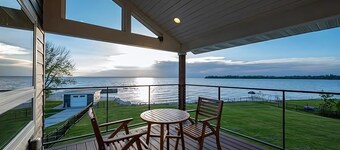 Fall Bayfront Luxury | Kayaks + Near Lambeau Field