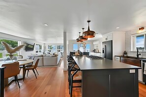 Fridge, microwave, oven, stovetop - Luxury Bayfront Retreat • Kayaks + Lambeau Nearby (Green Bay)