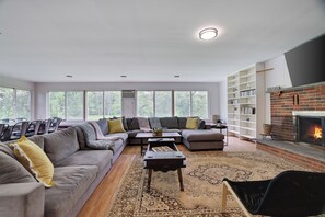 Smart TV, fireplace, video games, ping pong