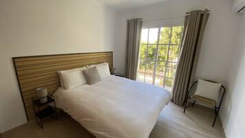 4 chambres, fer et planche à repasser, lit parapluie, Wi-Fi