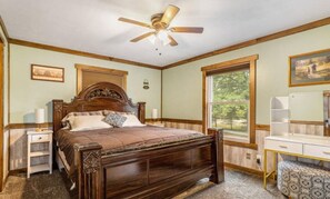 3 bedrooms, desk, iron/ironing board, WiFi - Blue Heron Point - Hot Tub, Kayaks, Fishing, 3 bedrooms on a no wake lake (Edmore)