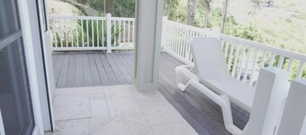 LUX Suites - 2-bedroom apartment in Halfmoon Bay