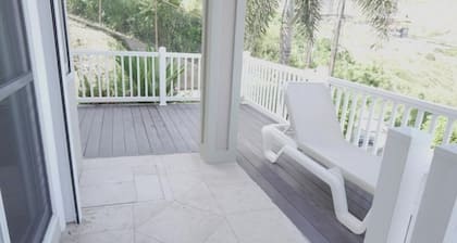 LUX Suites - 2-bedroom apartment in Halfmoon Bay