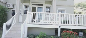 LUX Suites - 2-bedroom apartment in Halfmoon Bay