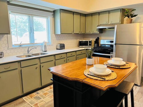 3 bed Duplex Home Near Whiting, Hammond