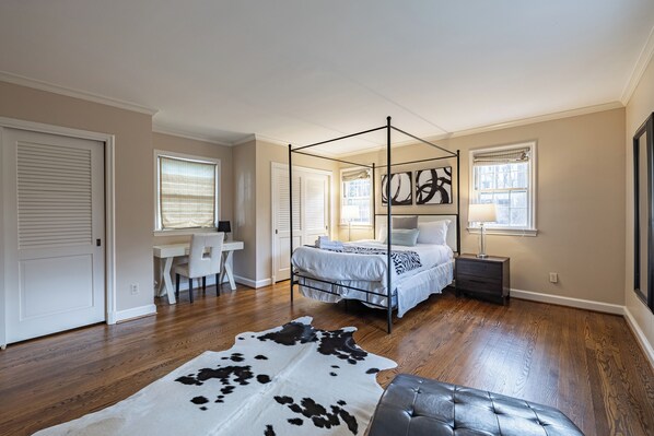 7 slaapkamers, een strijkplank/strijkijzer, wifi, beddengoed