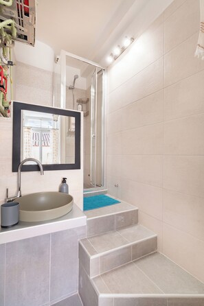 Shower, free toiletries, hair dryer, towels - Athenian Getaway Villa by Athenian Homes (Athens)